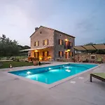 Villa With Pool, Olive Garden And Sea View By Traveler Tourist Agency Krk - Id 2147 Skrbčići