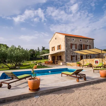 With Pool, Olive Garden And Sea View By Traveler Tourist Agency Krk - Id 2147 וילה
