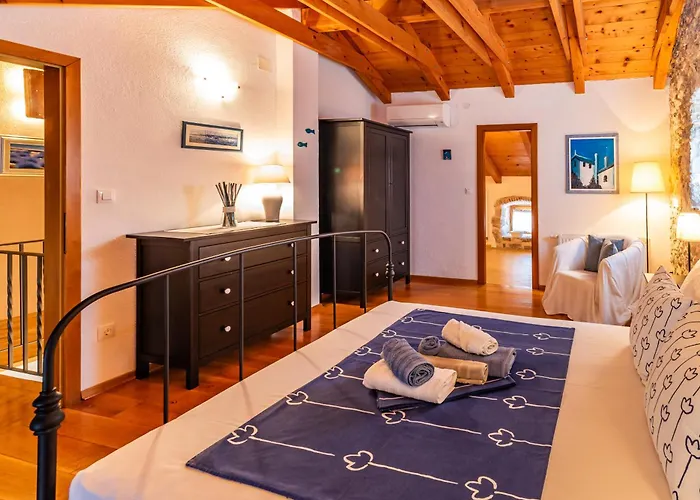 فيلة With Pool, Olive Garden And Sea View By Traveler Tourist Agency Krk - Id 2147